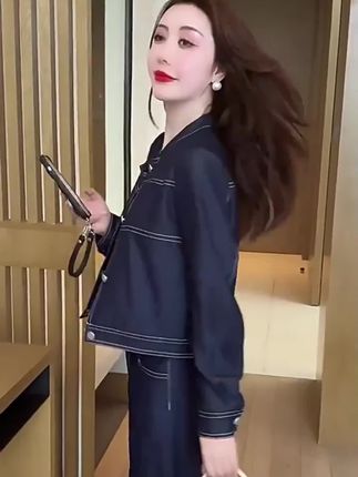 #女装穿搭 时尚休闲牛仔套装女2025秋季新款洋气显瘦外套阔腿裤减龄两件套潮#穿搭女装 #牛仔裤搭配 #两件套女装 #好看的衣服都在这里
