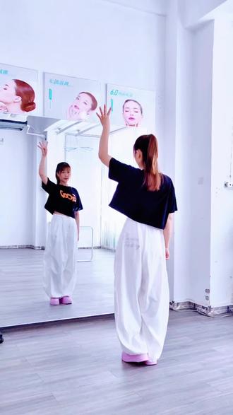 《关关难过》完整版口令分解,编舞江南三剑客,89女团等。#零基础学舞蹈 #背面慢动作分解