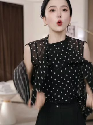 时尚立领衬衫女2025夏新款洋气减龄显瘦无袖上衣波点飘带百搭小衫#爆款热卖中 #先爱自己再爱别人