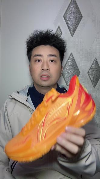 不得不说,现在要配色还真是国产鞋更好,这次李宁利刃6V2的季度主题配色真的太好看了!
#球鞋 #球鞋测评 #运动装备我最潮 #hidefxxx @HideFxxx官方旗舰店