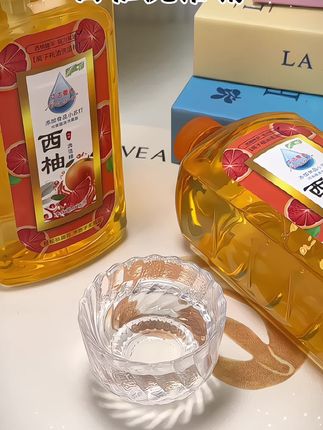 #西柚洗洁精这款洗洁精采用离子祛油方法,快速去除餐具上油垢及各种异味,帮助溶解各种蔬菜、水果上农药,过水快无强留,无磷配方温和不伤手,呵护家人健康,关键还便宜赶紧囤#洗洁精