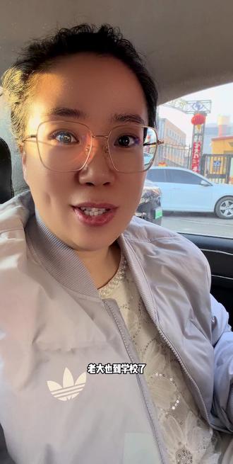 德强突发情况,没有校车?一万多人上学,不得堵爆炸了! #婉仇的品质生活