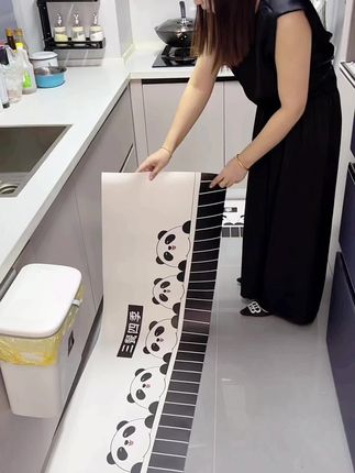 给家里的厨房铺上了地垫,再也不怕洗碗有水湿湿的了,铺上颜值变高了,还防滑吸水性好脏了好打理#居家好物 #自用好物分
