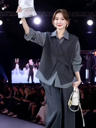 韩系设计感不规则马甲条纹衬衫长裤2025春秋新款松弛感ins三件套#高端大气 #与众不同 #穿出高级感 #引领时尚潮流