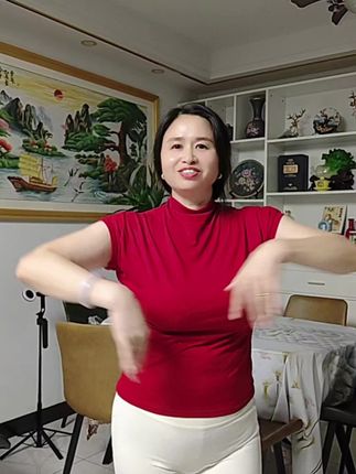#我要上热门 曼莉!我们的过去我们的情谊怎么能忘记#热门音乐🔥 #浅跳一下 #小锋妈 #记录真实生活 @小锋妈 @DOU+小助手 @抖加🔥上热门🔥dou+🔥热点宝