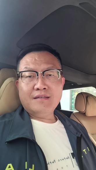 当我们惊叹AI重构生活时,出生于数字时代的孩子,早已将技术视为空气。两代人对“变化”的不同体感,藏着时代最生动的注脚。#代际差异#AI感知#数字原住民#人工智能#成长背景
