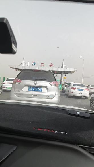 高速路口封了,坐等通车🚗