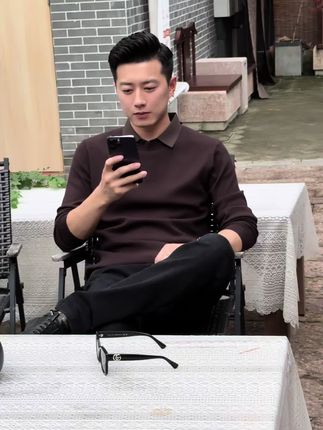 男人秋天穿假两件衬衫领毛衫真的气质#品质男装 #简约大气 #假两件毛衣