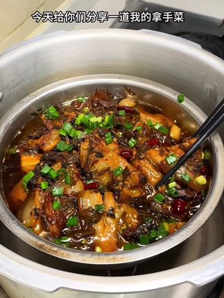 农家传统腌制,梅干菜香飘满屋! #乡村美食满满的烟火气 #小时候的味道#梅干菜扣肉
