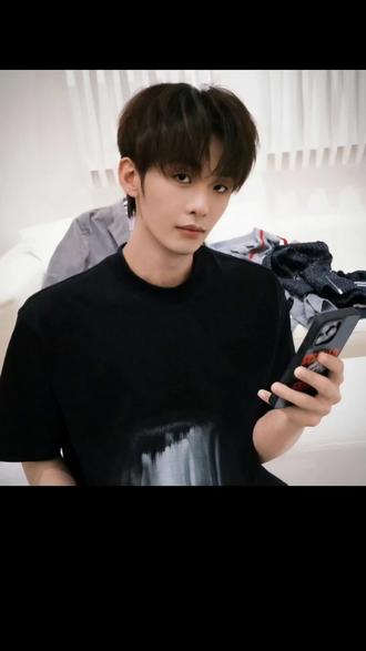 野子🥥的新年总结/祝福
#王赫野#王赫野演唱会#王赫野签售会#福星#跨年祝福