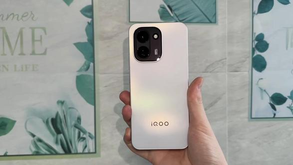 iQOO Z11综合测评来了,高刷搭配长续航,果然能卷到iQOO Z系列的只有新一代的Z系列!!#iQOOZ11 #iQOOZ11系列 #iQOO #数码科技