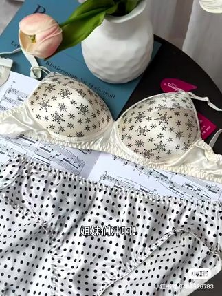 贝女梦正品断码清仓双面纯真丝文胸,黑白波点75A80A,黑白雪花75A85A,配套内裤黑白波点码齐39,文胸49#断码清仓#真丝文胸 #贝女梦 #真丝内衣