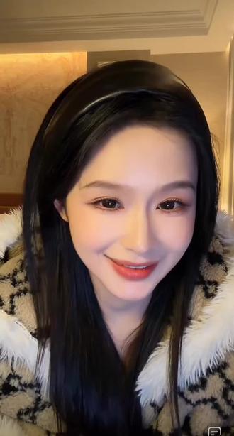 宝宝今天进组定妆了明天开机,男主是首搭。红糖姜汁大概元宵节左右,糖衣是春节档 #余茵#红糖姜汁#余茵不一样的她之糖衣#余茵直播#上热门@余茵 @余茵工作室