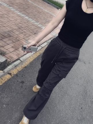 “渐渐懂得了,与其诉说,不如闭嘴,与其争辩,不如保持沉默,当你感到很累的时候尽量少说话,沉默不是没有情绪,而是没有再说的意义…”