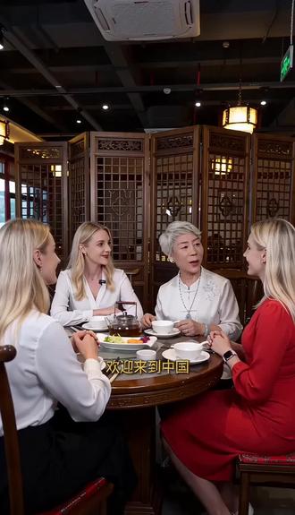 友好,#中国美食征服外国人 作品内容含AI生成,怒放