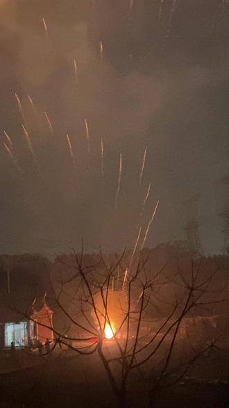 小村庄也有大浪漫,
个人赞助半小时专业烟花秀,
愿这漫天璀璨,照亮家乡每一寸土地,
祝大家新岁平安,万事顺意。#请你看烟花 #火力全开