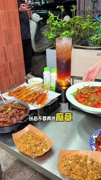 湛江麻章宵夜党集合!阿遇烧烤39.9就能吃到黑鸭煲套餐,另外还有烤鱼小龙虾尖椒鸡等多款美食也做的很不错!!!#阿遇烧烤 #湛江美食 #黑鸭煲 #湛江夜宵#了不起的中国菜