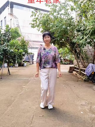 《童年老家》广场舞,简单易学,一学就会系咧