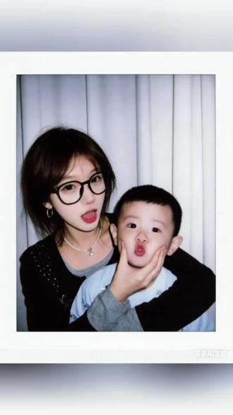 当我拿出照片对男友说:你不记得了?你小时候我还抱过你呢#男朋友小时候照片 #豆包ai#豆包出大片有两把刷子