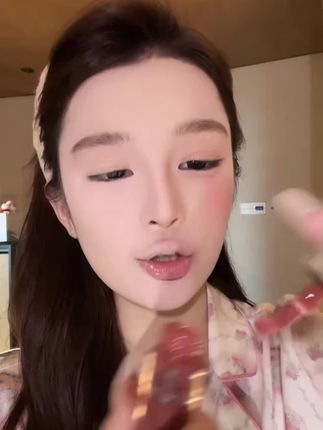 稚优泉新品啵啵唇冻口红,每一个颜色都长在了我的心头上!#啵啵唇冻 #唇釉 #护唇口红 #口红 #冰透
