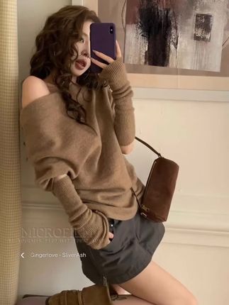 卡其色斜肩袖套针织衫女秋季纯欲气质辣妹修身收腰显瘦打底衫上衣