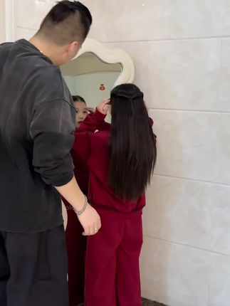 #老爸带娃系列#快乐父女#扎马尾的小可爱#骗你生女儿 你确定不生一个女儿?#童装