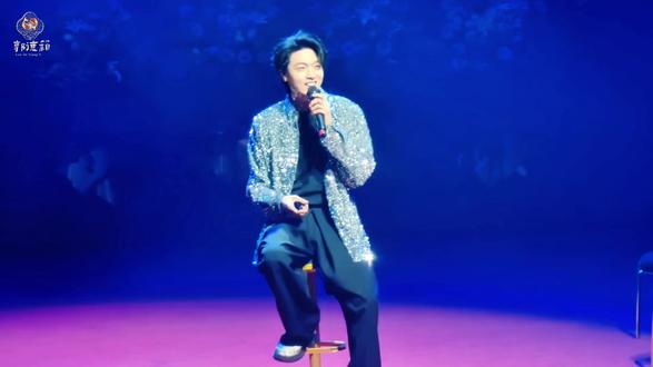 秦霄贤@秦霄贤 演唱歌曲《卿卿》#秦霄贤 #德云社 #秦霄贤卿卿 #纲丝节 #音乐现场