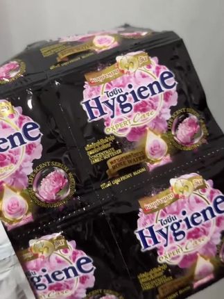 衣物护理香氛神器!泰国 Hygiene 喜净柔顺剂,浓缩配方超省量,每次倒一点就够整桶衣服用,持久花香牢牢锁在纤维里,穿身上自带伪体香,便携原装设计,家用出行都适配#喜净浓缩柔顺剂 #泰国原装香氛护衣剂