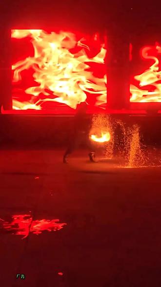 朱仙镇·启封故园“2026华夏民俗年文化节”主题活动
马术表演+小丑绝活+非遗变脸+花船巡游+夜景古镇+水花秀(这个在晚上包含水上飞人,水上火壶,打铁花)等,全天百场演艺轮番上演
#河南非遗传承人重现宋代雅生活#朱仙镇启封故园 #2026华夏民俗年文化节 #朱仙撼忠勇一梦启封城