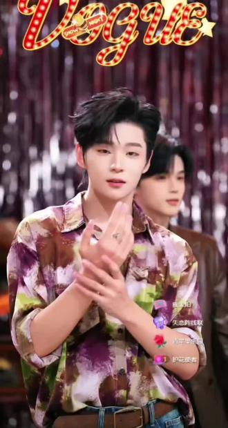 #男团直播 #无限005 #爱上不晚就在今晚 大家一起摇太阳(不知道为什么莫名很喜欢这个舞哈哈哈)