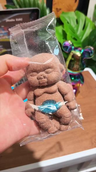 🤯这捏捏乐糖果也太魔性了吧!软fufu的手感绝了~谁能拒绝会回弹的小宝贝?解压神器竟然是糖果#娜塔莎捏捏乐糖果#娜塔莎