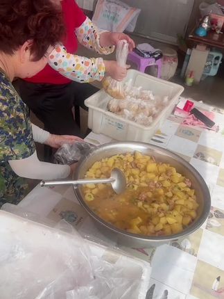 这个鸡奶奶真的太好用啦,拍一发四还可以试用一瓶,天气越来越热了,赶紧安排吧#自用好物推荐 #鸡奶奶#太好用啦