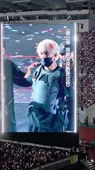 二十年还长 陪着你长大#薛之谦 #薛之谦演唱会 #薛之谦万兽之王