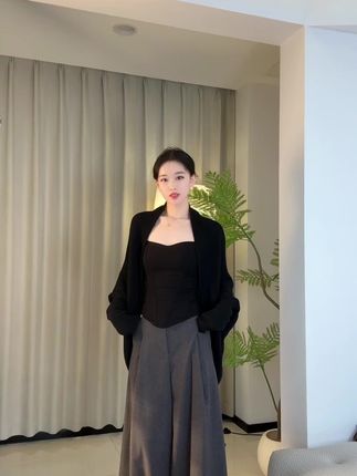 越极简越高级的阔腿裤!#秋冬都市硬核穿搭 #今日穿搭 #高级感穿搭 #梨形身材穿搭 #显高显瘦穿搭