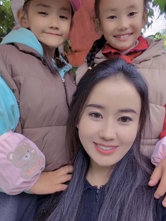 我的两位小可爱☺️ 开学啦😊