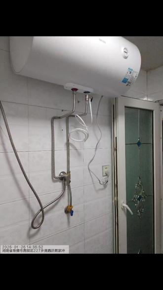 美的华凌电热水器安装全过程
#美的厨热服务#局部改造精琢新境#贴心至臻管家陪伴