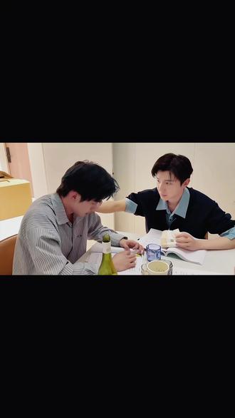 云旗的眼泪里不存在技巧,隐藏的都是真情,所以普普这时也是因为被云旗的真情所感染才会流泪吧#真情流露 #绝配 #我cp秒了全世界