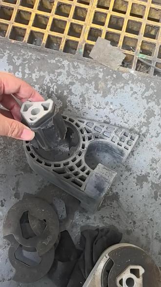 埃安Y前后起步松动更换机脚胶处理#埃安y #埃安yplus #广汽埃安y #专业维修 #同城好店推荐