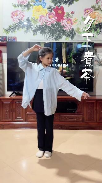 #月下煮茶舞蹈 #宅家的舞台 记录妮宝边唱边跳#很喜欢的一首潮汕歌曲🎶