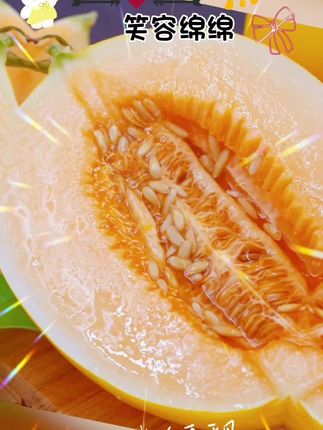 #上热门话题榜🔥 #金红宝蜜瓜是应季美味,瓜皮金黄,果肉橙红,皮薄肉厚,汁多爽口,甜度超16%,肉质细腻,风味纯正,好吃又营养。