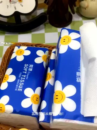 一包解锁N种用法!菀漂可湿水抽取式面巾纸,湿水后秒变“万能小毛巾”,擦手不残留,擦桌子超干净,给宝宝擦脸也温柔细腻!大尺寸设计,厚实耐用,居家出行都能搞定各种清洁需求。