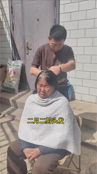 “二月二,龙抬头。剪去旧岁烦恼丝,迎来今朝好彩头