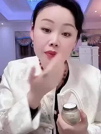 这款#防蓝光老花镜 不用选度数,100度以上到700度以内的老花眼都能戴#老花镜