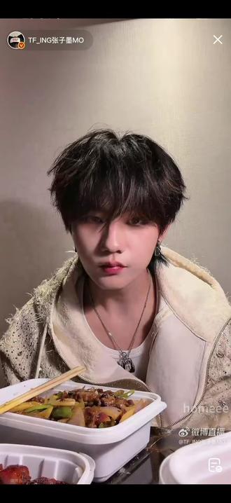 很直接的告诉你 我没绷住#忧郁男神在峰峻 #张子墨 #直播切片 #夯拉了
