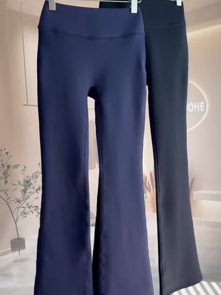 微喇搭配大衣绝配🧥气质瞬间提升 #显身材穿搭 #微喇裤显腿长 #微喇裤女 #微喇裤 #加绒微喇裤