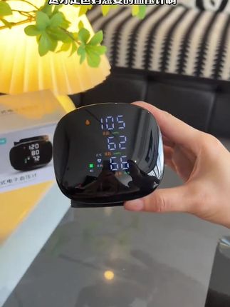 有了这个#腕式血压计 爸妈在家自己就能轻松完成,关键测量结果准,小小的一个随身携带,随时随地都能监测很方便#血压计 #手腕式血压计 #高血压 #父亲节送爸爸