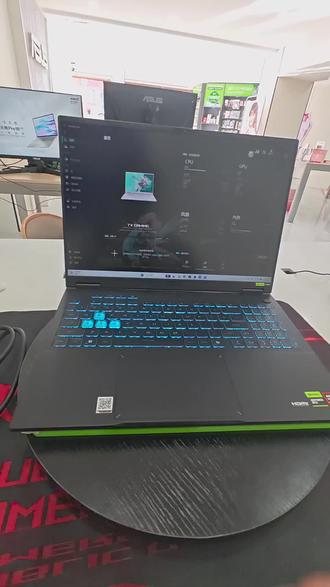 #华硕a豆 #华硕a豆14Air #进阶出色向美而生
- R9 8940HX + RTX5060,性能直接拉满
- 2.5K 165Hz + DLSS4插帧,游戏丝滑到起飞
- 双显三模 + 内吹散热,游戏办公两不误
- 机甲颜值 + RGB背光,桌搭C位担当
- 2.25kg轻薄 + 90Wh大电池,全能无短板
-支持PD协议充电轻便携式
地址:药监局西门市华硕电脑
电话:13214567600
赠包鼠全套/新机开荒/提供新机使用教学保障学生用机无忧
