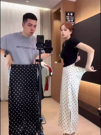 【松紧腰+拉链+侧开叉】波点印花百搭A字中长裙子高腰显瘦半身裙女#夏季穿搭 #遮肉显瘦穿搭 #气质范 #穿搭展示 #百搭显瘦
