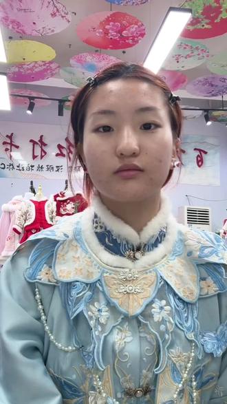 除夕快乐啊宝宝们 可以听见我背景的鞭炮声吗哈哈#原来穿上古装也可以这么美 #美妆百万新星计划 #美妆模范生 #潮妆研究所 #汉服妆造