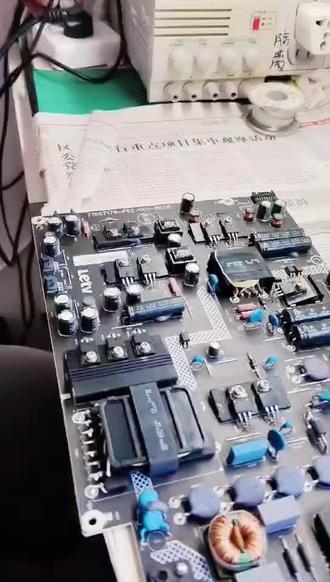 乐视超级电视l553a1液晶电视,开机三无,更换一个贴片肖特基二极管后正常,这是故障这个品牌的通病。